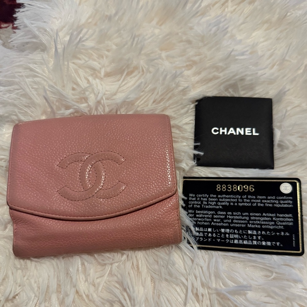 Chanel Caviar Mini Wallet in pink. Sticker intact & authenticity card included!